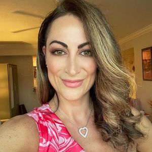 Meet your Posher, Lea